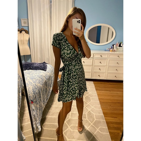 Green Clover Wrap Dress - Picture 4 of 5